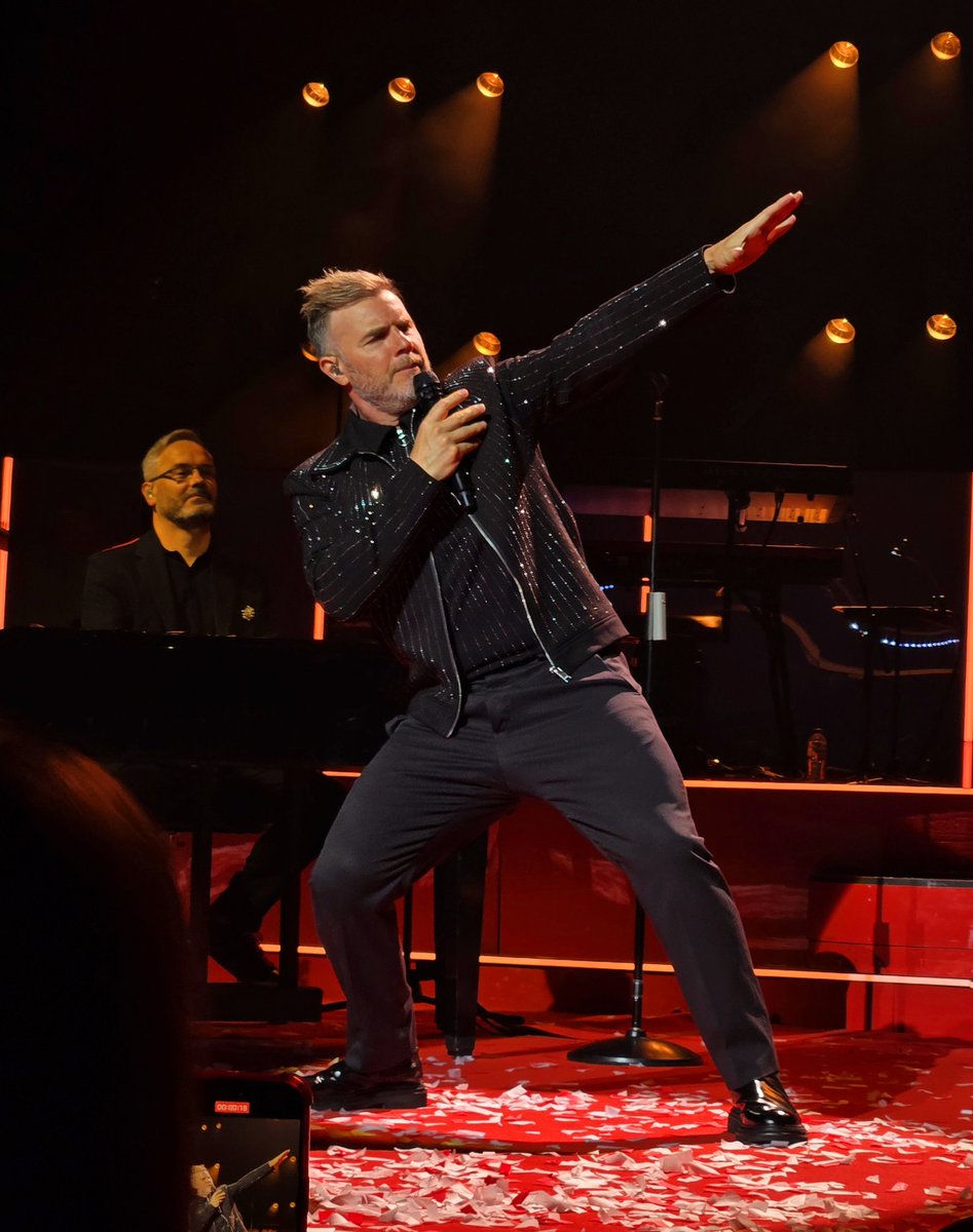 jonno22heather's tweet photo. Perfect night 2 @stockton_globe  with @GaryBarlow https://t.co/KG2h9Ou0Y3