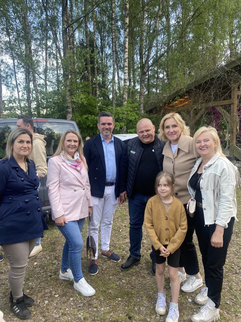 Witam na Brzezinówce z Koleżanką Poseł Urszulą <a href="/Paslawska/">Urszula Pasławska</a> oraz nasi goście Magdalena i Piotr Wolosz 🫡