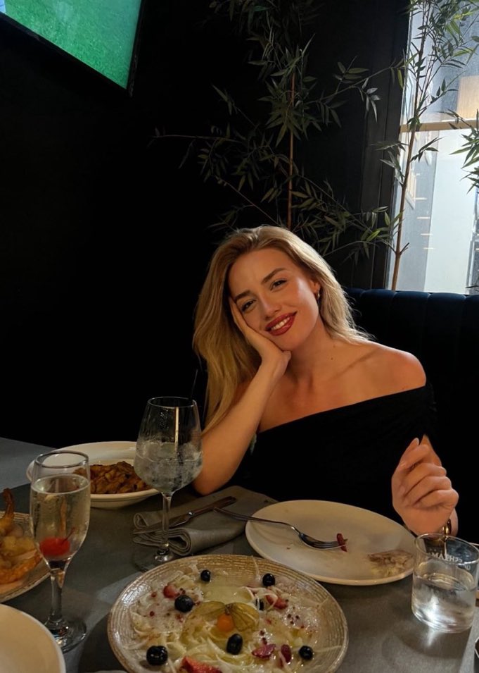 one of a kind living in a world gone plastic, oh baby you‘re so classic.✨