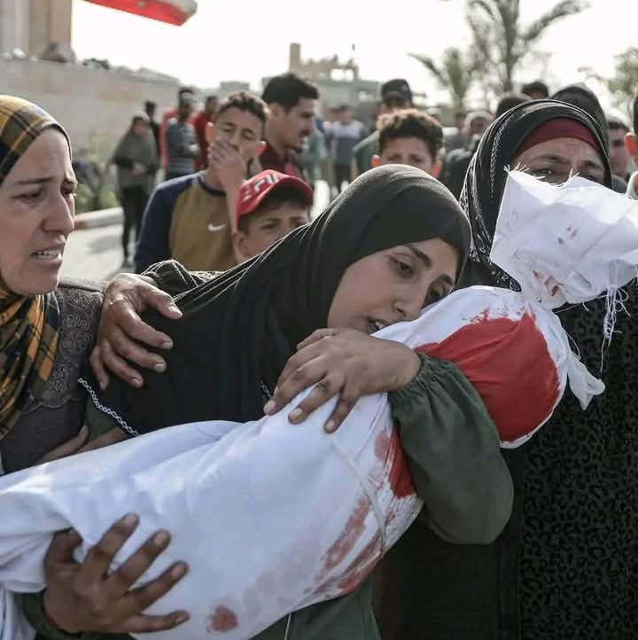 FarahMogahid's tweet photo. She kissed her child for the last time!
Bombs fell, borders closed, cameras turned away.
The killers walk free.
Where are the defenders of human rights, the protectors of children?
When the victims are Palestinian, suddenly the world forgets its fake morals!
#End_Occupation https://t.co/2lRm1AJBGy