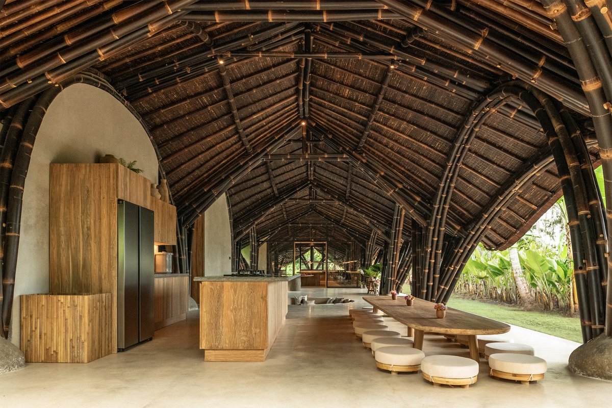 w_emerg's tweet photo. Can black bamboo, reclaimed wood & terrazzo shape a serene, sustainable workspace? Studio Lodtunduh in Bali by Pablo Luna Studio fuses tropical minimalism with local materials & collaborative design.
#Bamboo #PabloLunaStudio #UbudBali #EcoDesign #MinimalistArchitecture #Tropical https://t.co/aKV7eC0Hul