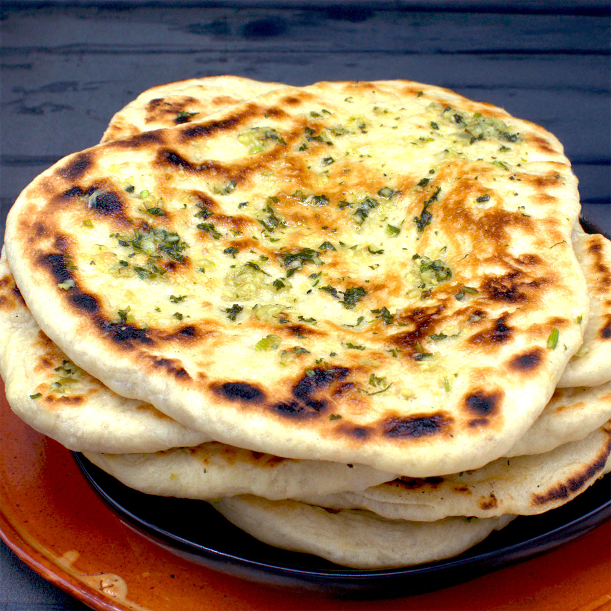 This simple vegan naan recipe is made exactly like a traditional naan for the softest, puffiest, flakiest textured bread. Better than restaurant naan!
holycowvegan.net/homemade-garli…
#vegan #naan #indianfood