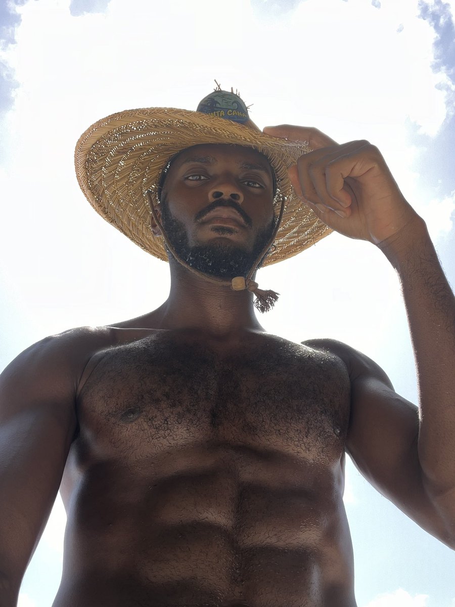 CDauberton's tweet photo. Summer mode loading 🔋

#blackmen #intoblackmen #westindies #blackmale #summer2025 #melanin https://t.co/mQ9f0hEciG