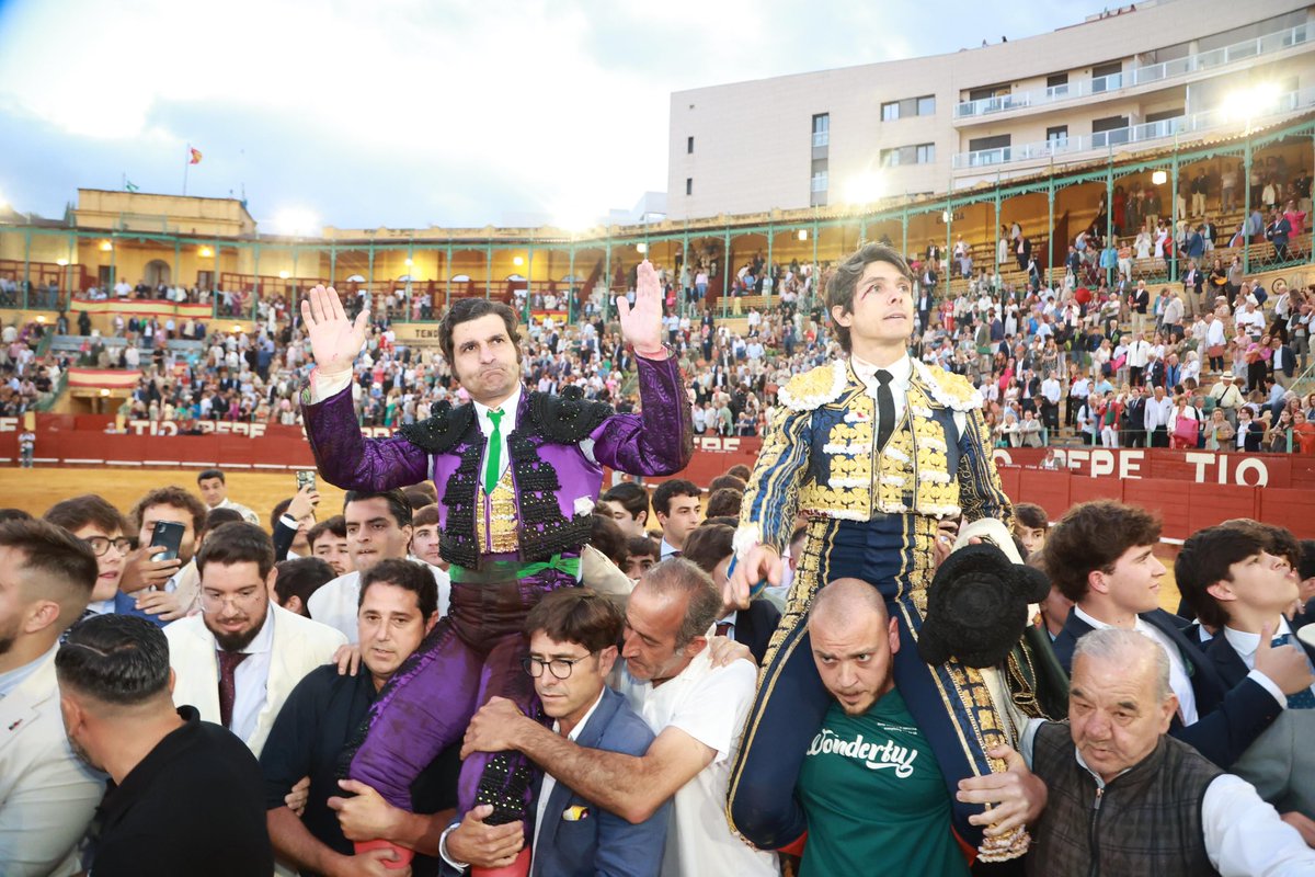 ¡Puerta Grande! 

Morante de la Puebla y Sebastián Castella salen a hombros en Jerez en una bonita tarde de toros para los aficionados.