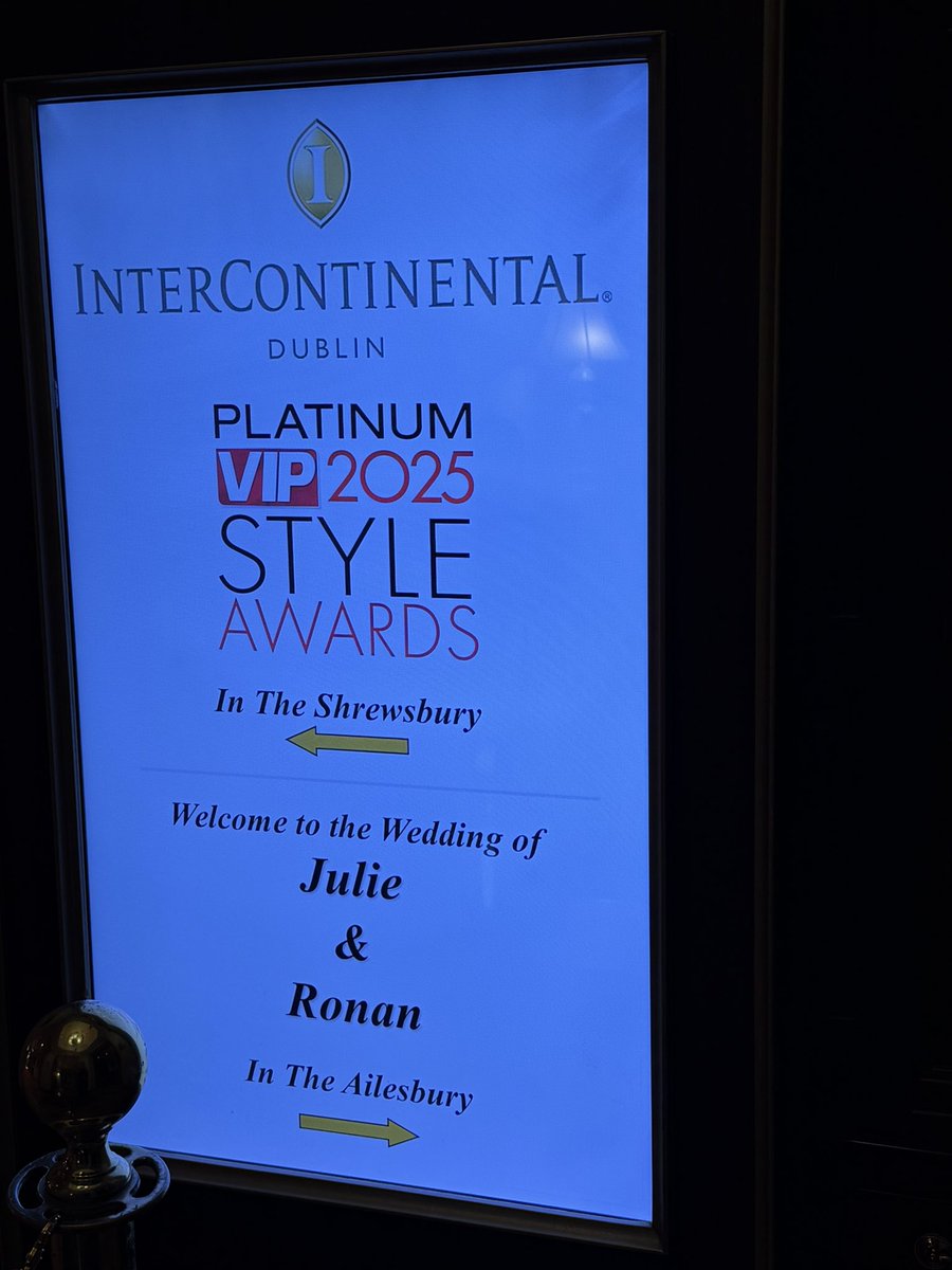 Guess which way I scooted ?? #VIPAwards