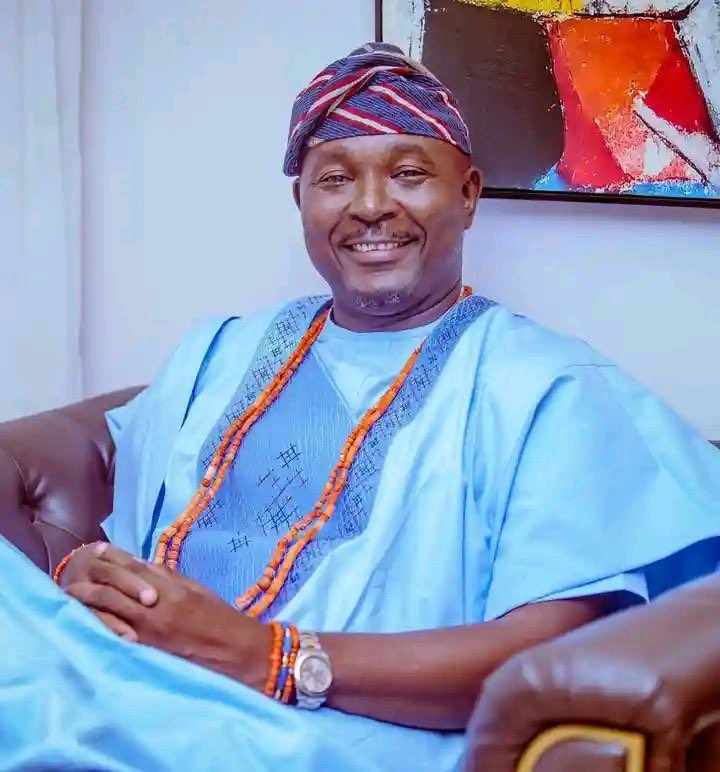 Ólúwadámiláre (Caleb) Fábíyí (@therealfadaca) on Twitter photo Ẹ kú oríire, Olóyè Akín Alábí <a href="/akinalabi/">Oloye Akin Alabi</a>
Jagun Olúbàdàn ti ìlú Ìbàdàn!
Óyé á m’ori o! Kí Elédùwà bá yín lọ. Ẹ kú oríire, Olóyè Akín Alábí <a href="/akinalabi/">Oloye Akin Alabi</a>
Jagun Olúbàdàn ti ìlú Ìbàdàn!
Óyé á m’ori o! Kí Elédùwà bá yín lọ.