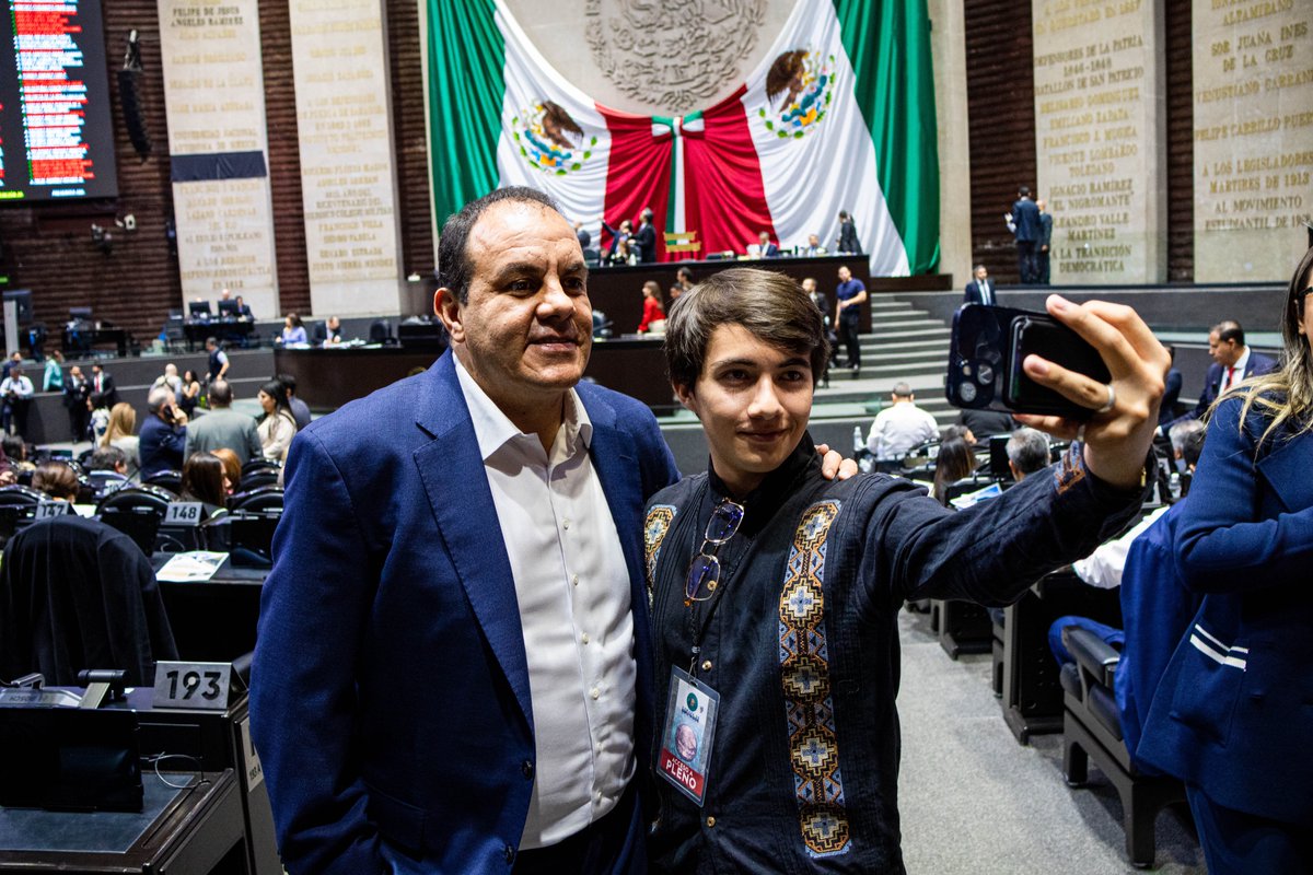 Cuauhtémoc Blanco (@cuauhtemocb10) on Twitter photo 📚👊 ¡Hoy celebramos a quienes alzan la voz, cuestionan, sueñan y luchan por un #México mejor!
Feliz Día del #Estudiante a todas y todos los que, con dedicación, se preparan cada día para cambiar la historia.
Desde la <a href="/Mx_Diputados/">H. Cámara de Diputados</a>, todo mi respeto y respaldo a su esfuerzo. 📚👊 ¡Hoy celebramos a quienes alzan la voz, cuestionan, sueñan y luchan por un #México mejor!
Feliz Día del #Estudiante a todas y todos los que, con dedicación, se preparan cada día para cambiar la historia.
Desde la <a href="/Mx_Diputados/">H. Cámara de Diputados</a>, todo mi respeto y respaldo a su esfuerzo.
