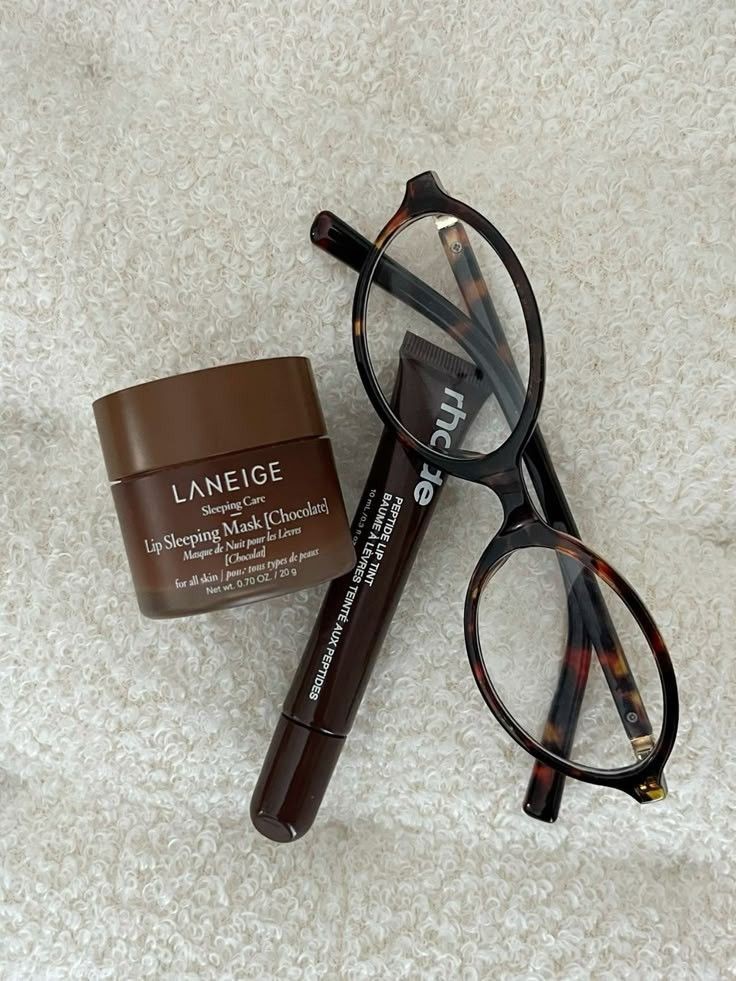 autumn girl tweet media