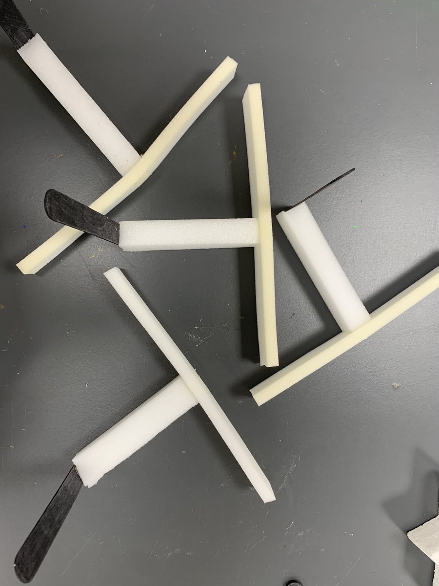 Que nos traemos entre manos? Se cuece el montaje de este año del espectáculo nocturno de Luces y sombras en el CEIP Cándido Domingo @candidodomingo_ @ampacandidodomingo #teatroyeducacion #lucesysombras #teatroescolar #teatroinfantil