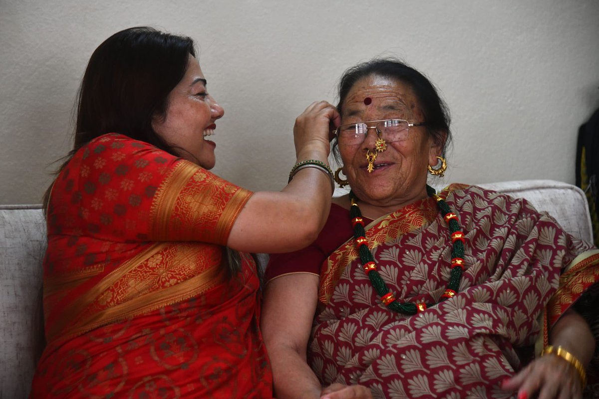 २३ मे/जेठ १० मा आमा र मेरो जन्मदिन। यो अबसरमा आमालाई सु-स्वास्य तथा दिर्घायुको हार्दिक मंगलमय शुभकामना । खुसीको कुरा गएको हप्ता बैशाखे पूर्णिमामा आमाको चौरासी पूजा सकेर फर्केको । पुन: जन्मदिनको शुभकामना आमा❤️