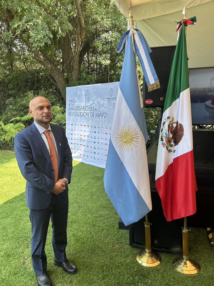 MMartintobal's tweet image. Festejando fiestas patrias 🥳🥳 en la Embajada Argentina en México 🇦🇷🇲🇽 #25demayo #Argentina #fiestaspatrias #RevoluciondeMayo