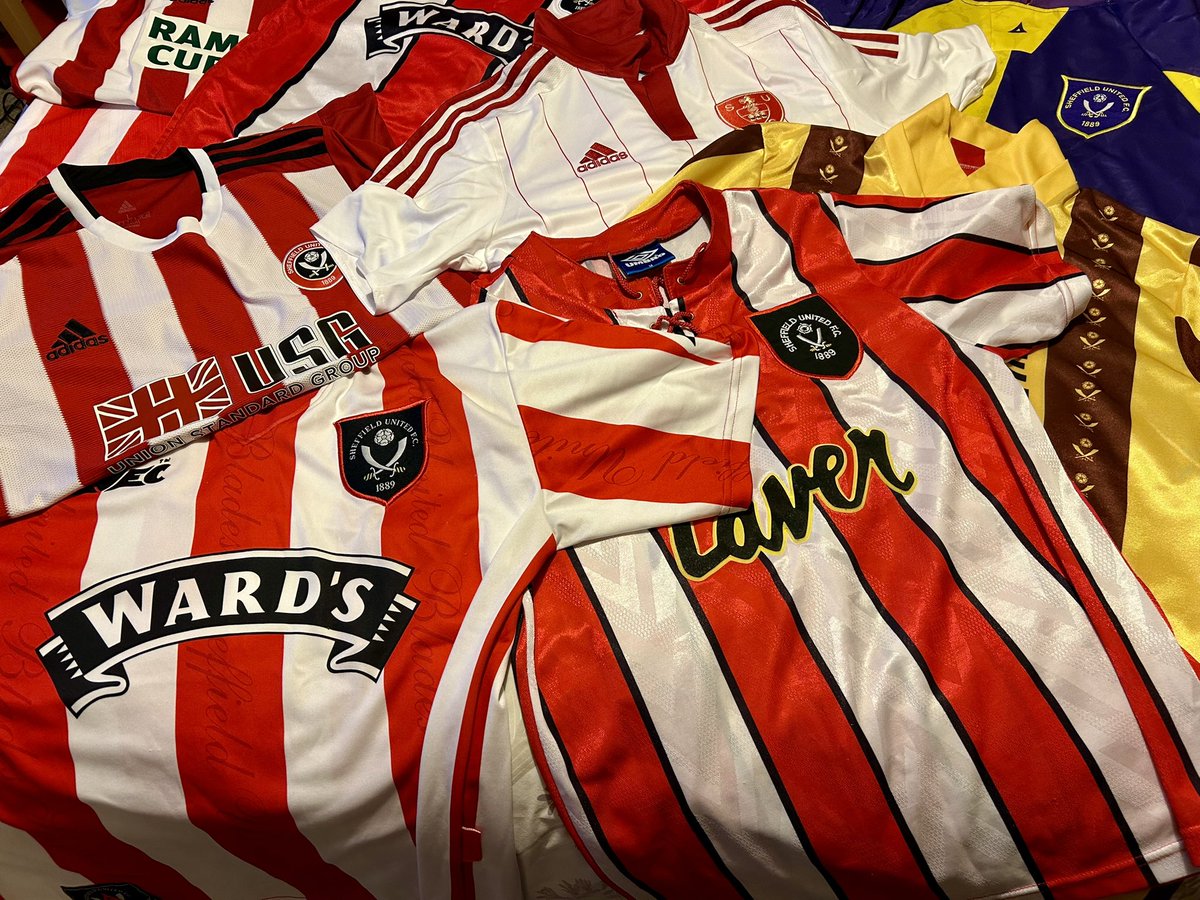 SP00NS's tweet image. I’m sure I won’t be the only Blade right now trying to work out which one to wear tomorrow. Nearly went for the 96/97 home shirt that I went to Wembley in - but don’t want a repeat of how that one ended 😬😅 #sufc #twitterblades 🔴⚪️⚫️⚔️