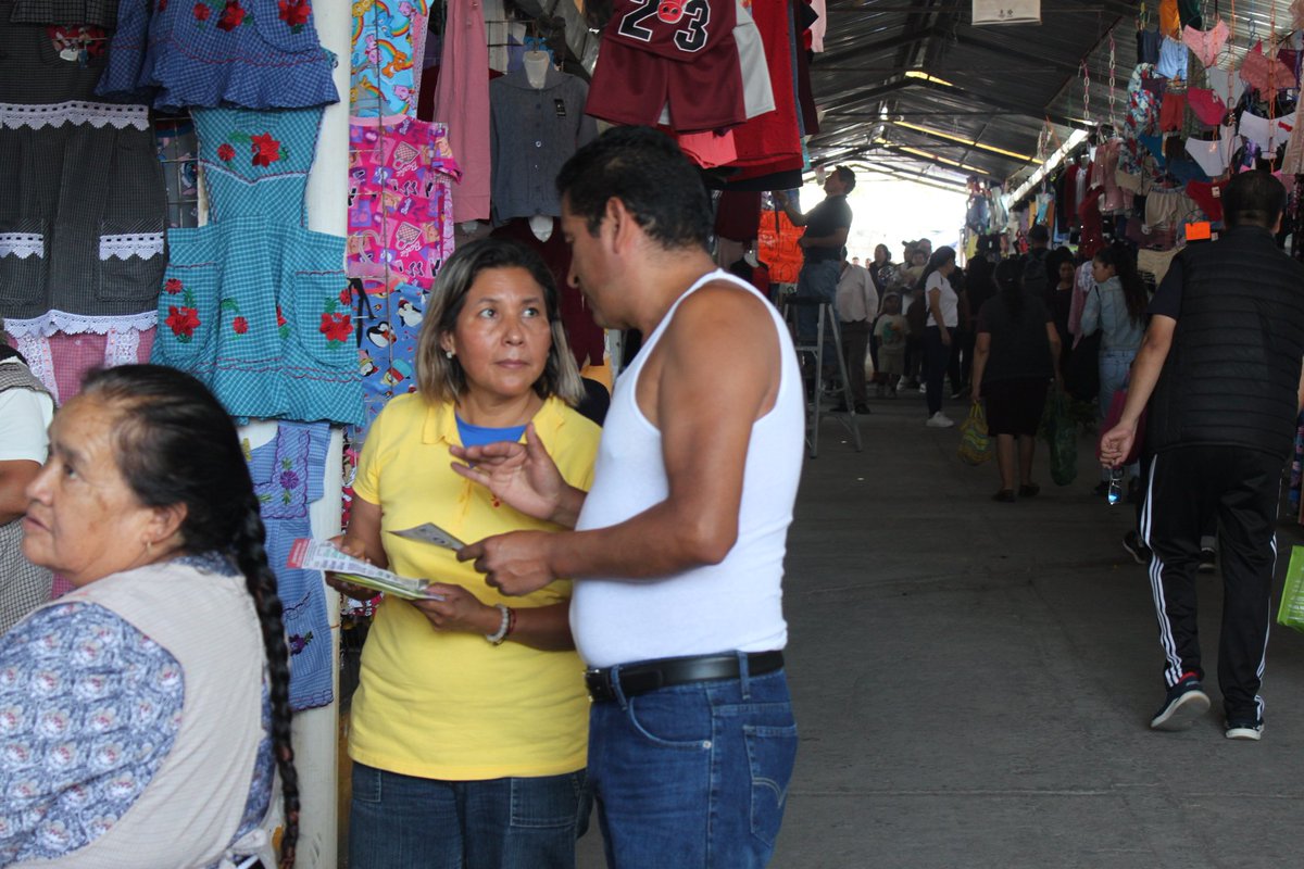 ¡Saludos desde Teziutlán!
Hoy recorriendo sus calles, hablando con su gente, compartiendo ideas y escuchando lo que todos queremos: un futuro mejor. Este 1 de junio es momento de hacerlo posible.
¡Sal a votar, que tu voz se escuche fuerte y claro!
La decisión está en tus manos.