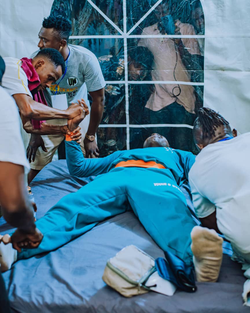 ayanfenikky's tweet photo. 55 hours down, and he’s still standing.
Swollen fists. Exhausted body.
But a dream that refuses to quit.
Ugly Wolf is swinging for 60 HOURS of nonstop boxing.
Let’s rally behind him, he’s almost there!
#BeastModeMarathon
#MoukaSupportsDreams https://t.co/CsBQqq4zgZ