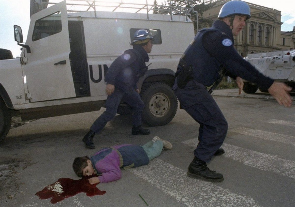 aydsunal's tweet image. #wakeupmuslim
Nermina'nın Sarajevo ' da keskin nişancı tarafından katledildiği zaman ayağa kalsaydık bugün Gazze ve Filistin'deki çocuklarımızı koruyabilirdik.
Bugün ayağa kalkmazsak yarın başka yerde gene öldürecekler.