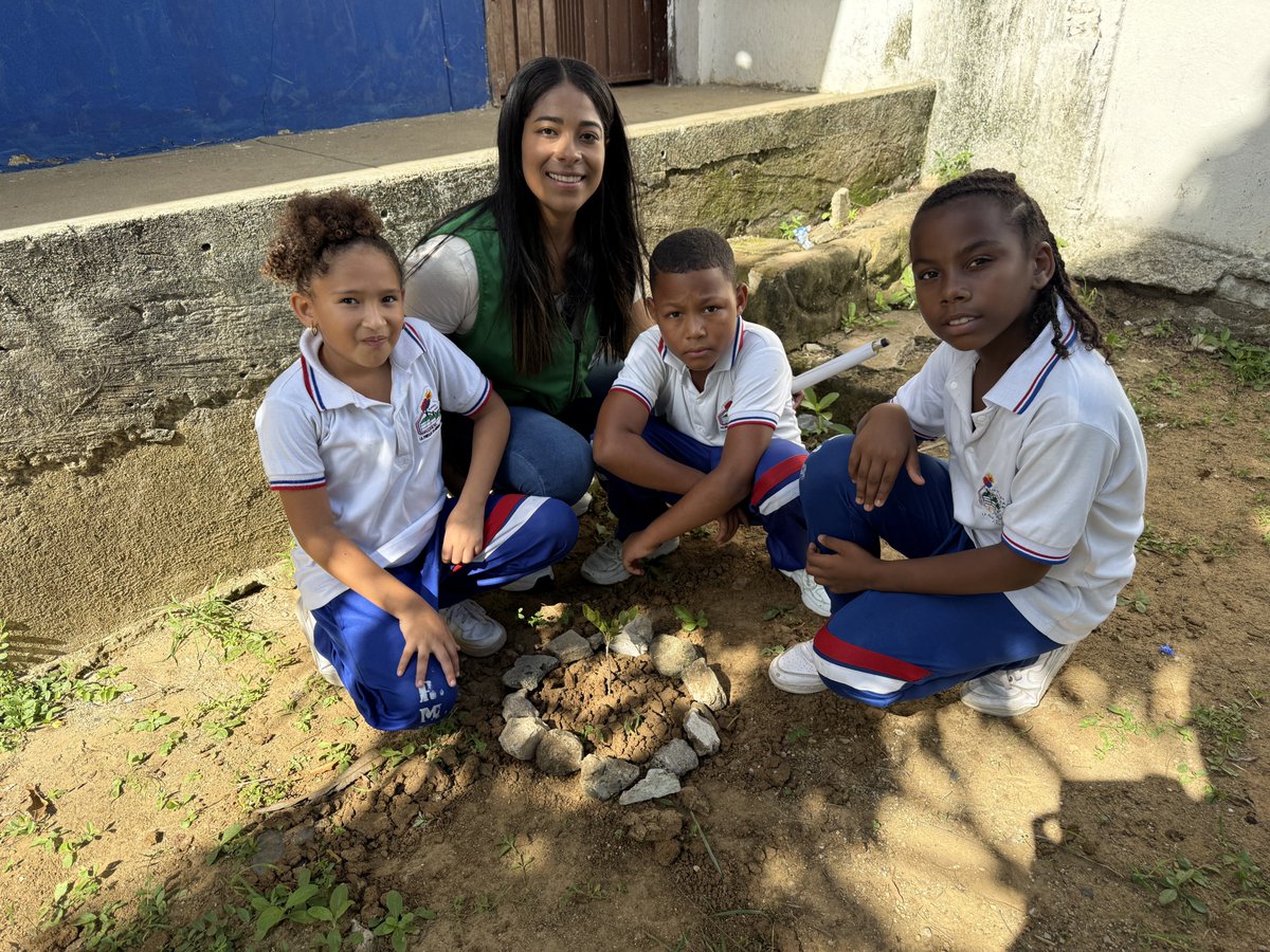 Jornada de Mejoramiento Paisajístico, Siembra y Mantenimiento de Árboles, con la vinculación de la Institución Miguel Pinedo Barros, en La Punta, Dibulla. Convenio TAY-PIS-003 2024 entre Petrobras y <a href="/CorpoPreservar/">CorporaciónPreservar</a>. Acompañan: <a href="/CORPOGUAJIRA/">Corpoguajira</a> y la administración municipal.