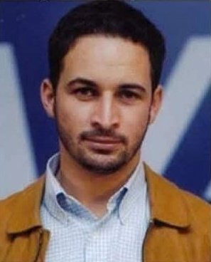 Este chico palestino se llama Ahmad Abu Faraj, ha sido detenido en Alemania por gritar "FREE PALESTINE" a las puertas de una sinagoga en Múnich.

RT para que sea liberado.