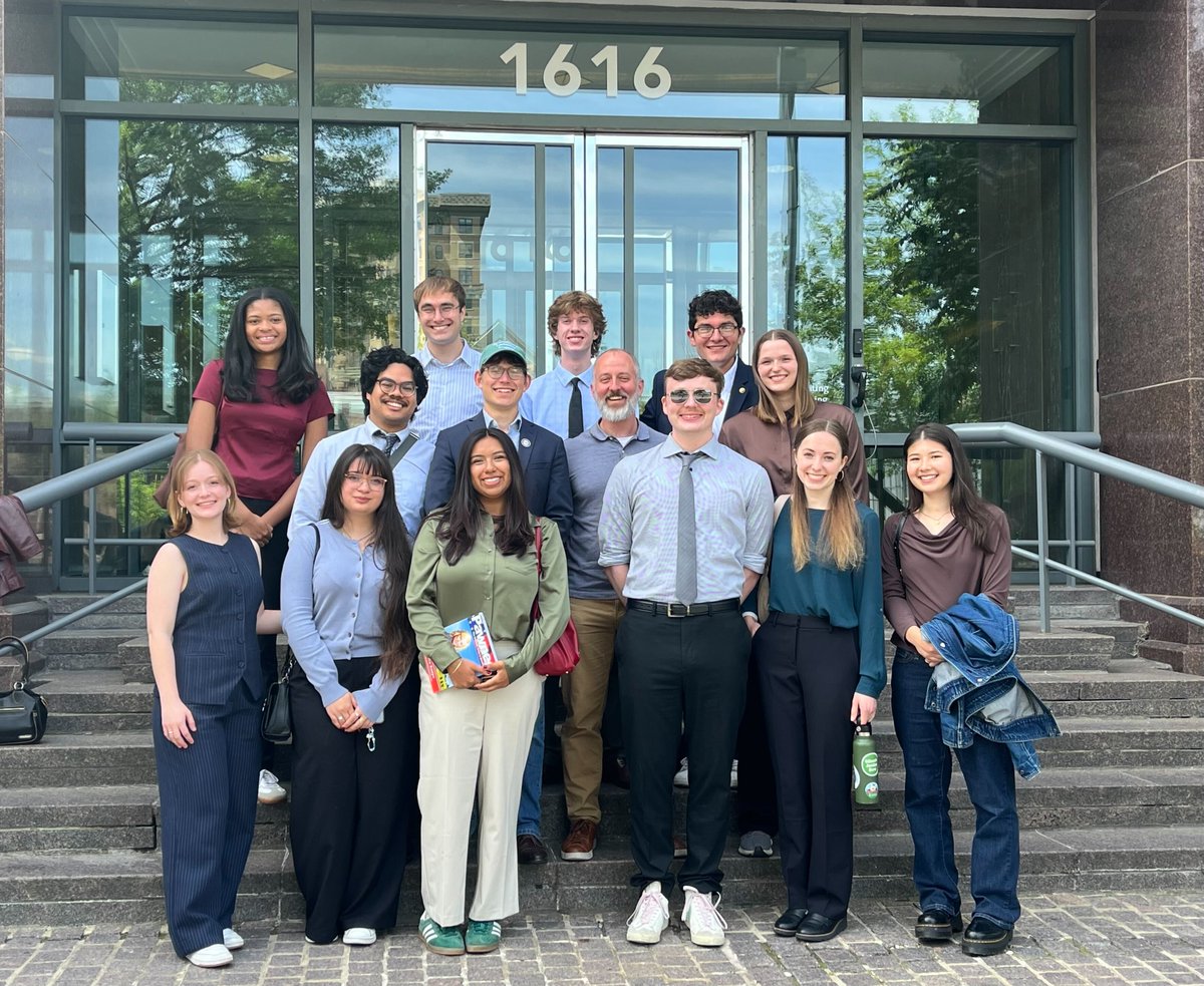 The ELP is in D.C.! 🇺🇸 

♻️ Our Environmental Leadership Program has an exciting new component in 2025, with students visiting the capital this week to talk policy with senators, represenatatives, think tanks &amp; advocacy groups! 🗣️

Stay tuned for updates!
instagram.com/sustainillinoi…