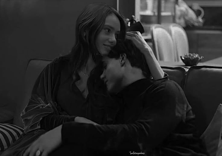 Yiğit nam salar diyarı titretirmiş
Yiğidi bir ceylan gözlü uslandırırmış