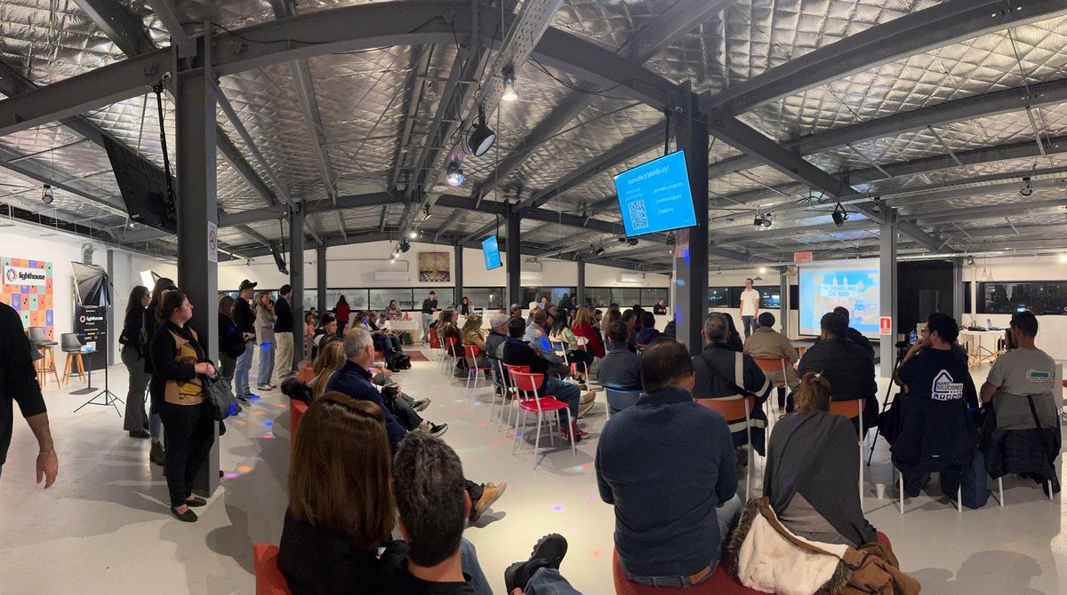 La Maldoneta 🚐 sigue rodando por Maldonado 🇺🇾

Ayer estuvimos a sala llena en <a href="/lighthouseok/">Lighthouse Cowork</a> difundiendo y conectando con la comunidad 💫

Gracias a todos por venir, y a <a href="/arbitrum/">Arbitrum</a> - <a href="/arbitrum_esp/">Arbitrum Español</a> por apoyarnos! 🙌🏻

#MaldoUy #LaMaldoneta