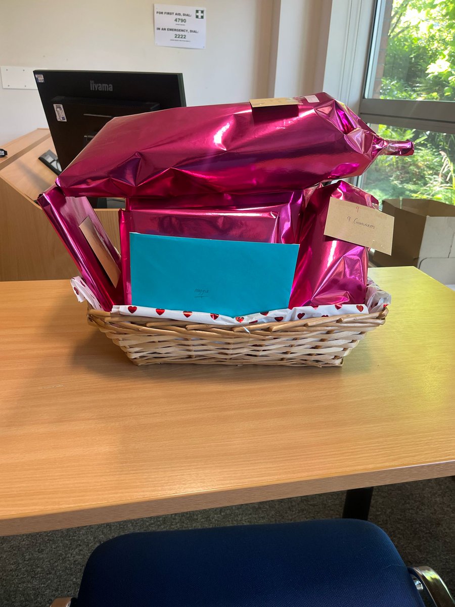 A wonderful bunch of gifts as a thank you from my two fabulous trainees Charly and Amy. Feeling blessed 😇