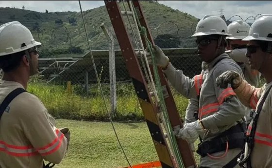 Equipe Ave Luz representa a Energisa no Rodeio de Eletricistas. Com preparo técnico, espírito de equipe e orgulho de vestir a camisa, eletricistas da Energisa Minas Rio e Energisa Tocantins vão ao SENDI 2025 mostrar a força do trabalho em rede: energisa.com.br/noticias/segur…