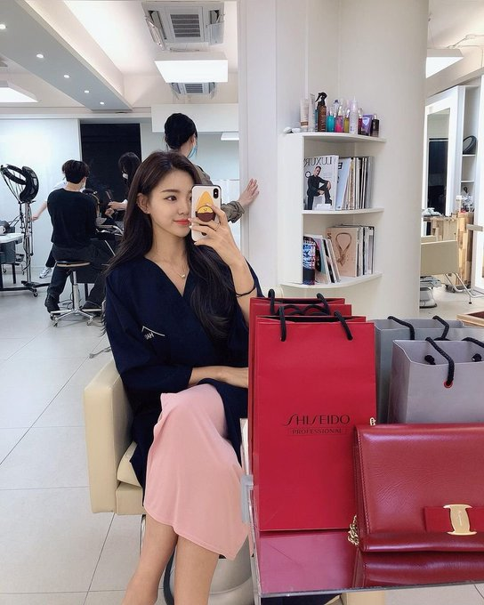 新しいヘアスタイル、新しい気分、新しい始まり、いつも幸せに笑えるようになりたいです。