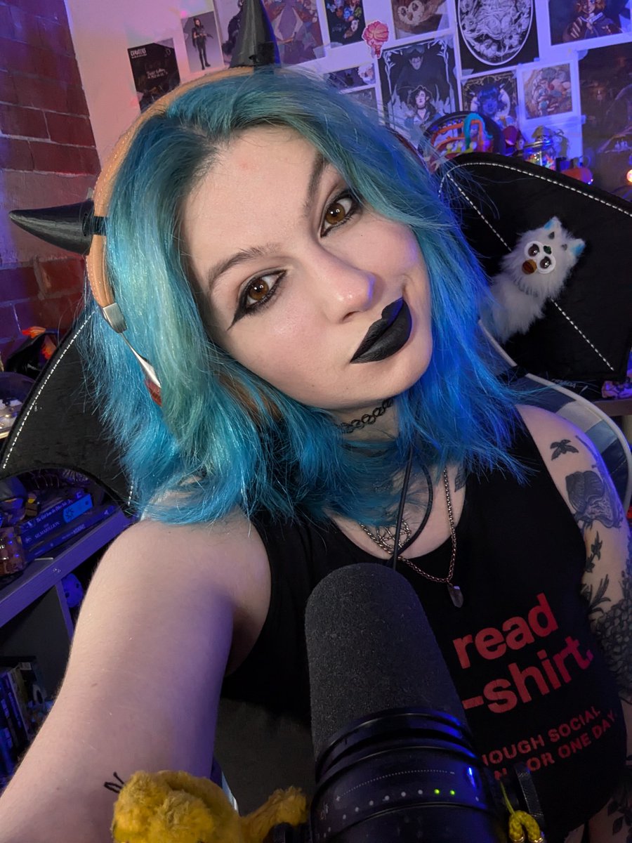 🦇 LIVE ON TWITCH NOW 🦇
 redbull or monster??wat's ur choice??
✨The Quarry!! ~ ma Twitchcon stickers arrived!!✨
twitch.tv/thatvintagepot…