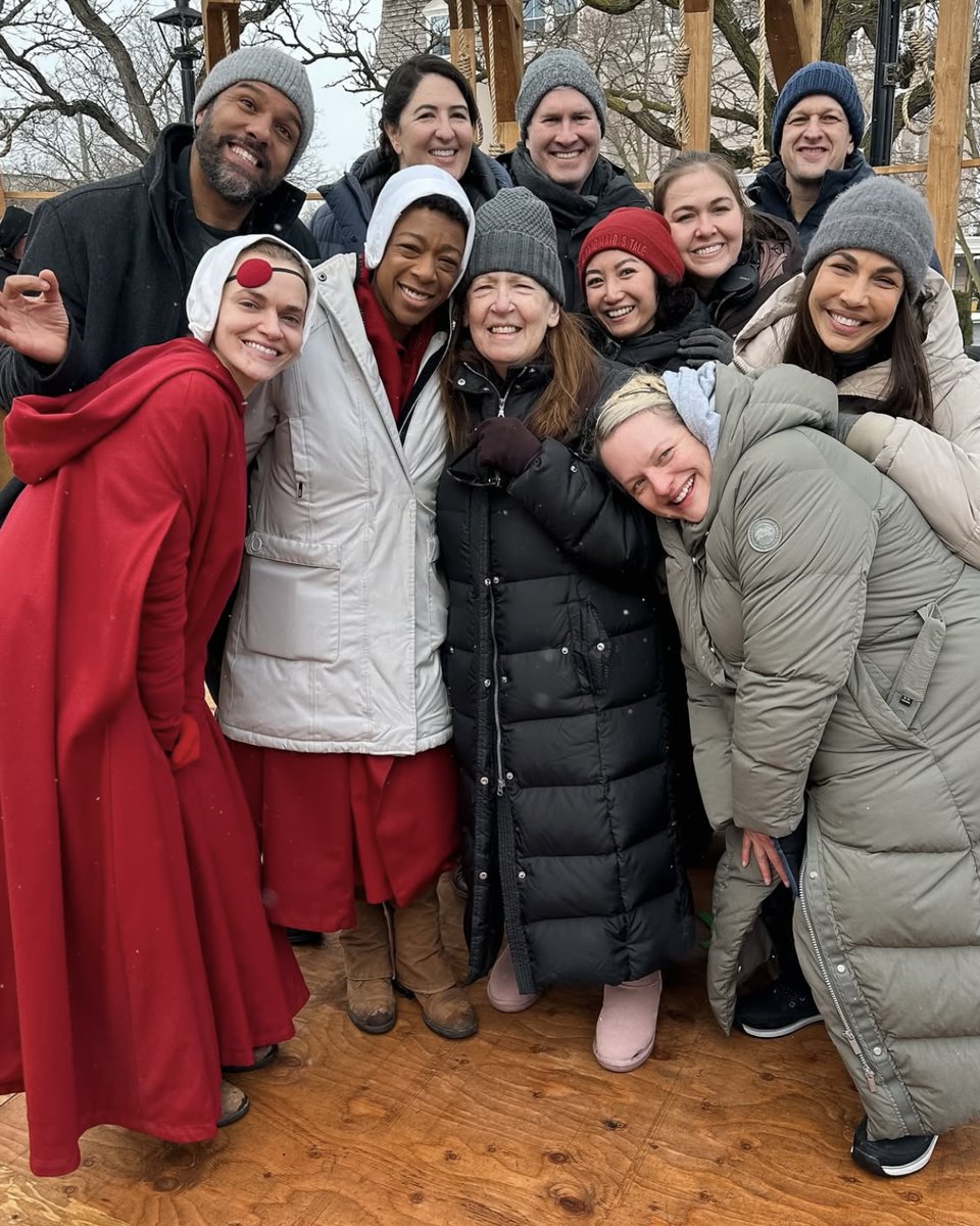 HandmaidsOnHulu's tweet photo. We're not ready to say goodbye. 🥹 #TheHandmaidsTale 

📸: O-T Fagbenle, Amanda Brugel, Ever Carradine, Yvonne Strahovski https://t.co/ymfoszQQxt