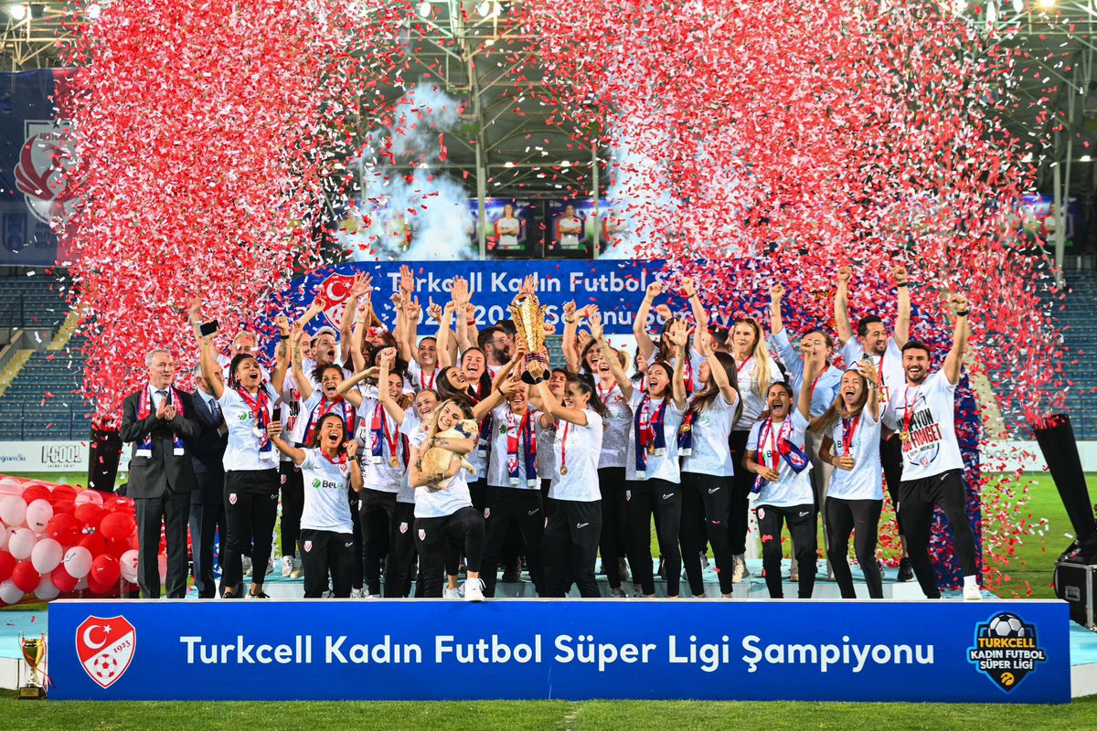🏆2024-2025 Sezonu Turkcell Kadın Futbol Süper Ligi Şampiyonu olan ve kupasına kavuşan Ankara Büyükşehir Belediyesi Fomget Spor Kulübü’nü gönülden kutluyorum. 

Disiplinin, emeğin ve kararlılığın şampiyonluğu Ankara’ya çok yakıştı!

Bu büyük başarının mimarlarına ve kulübe her
