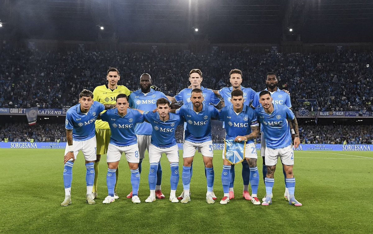 lnstantFoot's tweet photo. Félicitations aux napolitains ! 🏆 

Ma quale dieta m piacn e polpett. 🎶🇮🇹 https://t.co/TXXDoEQ8EM