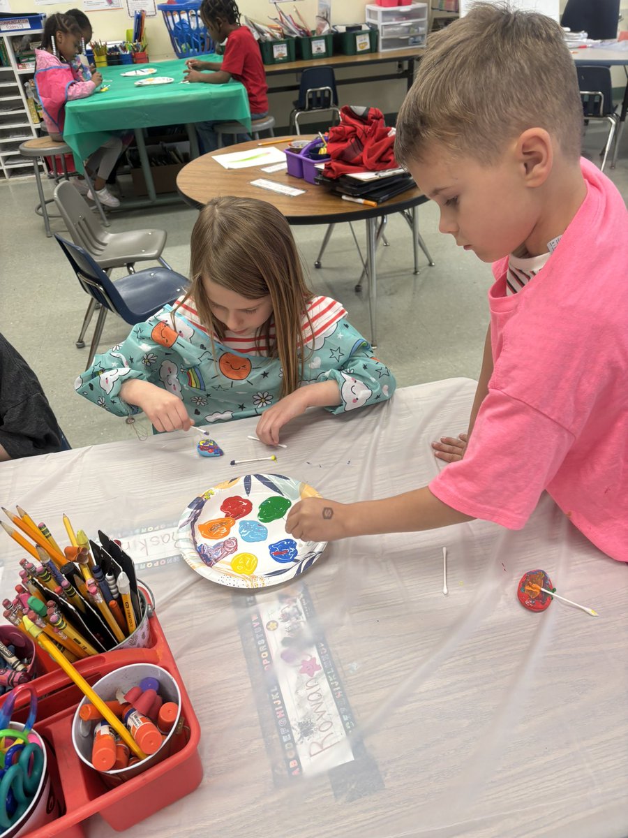 MsMcKinley_1st's tweet photo. K for Kindness Rocks! 🪨 💙 @CromwellValleyE @WeAreCVESTEAM #ABCcountdowntosummer https://t.co/RGQeeQHriZ
