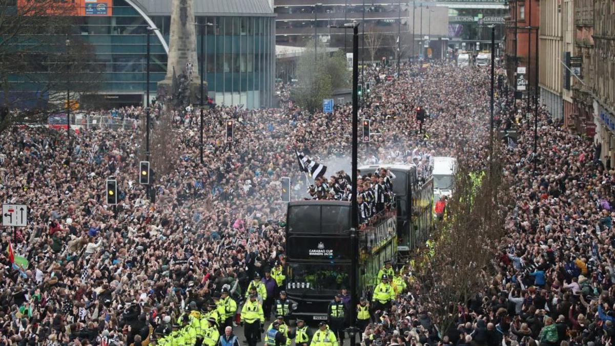 HLTCO's tweet image. I often see people on here from outside the football bubble bemoaning the fact that so many millions of people are obsessed with the game when there are “more important things” going on but without the release that football offers, so many would feel utterly lost and hopeless.…