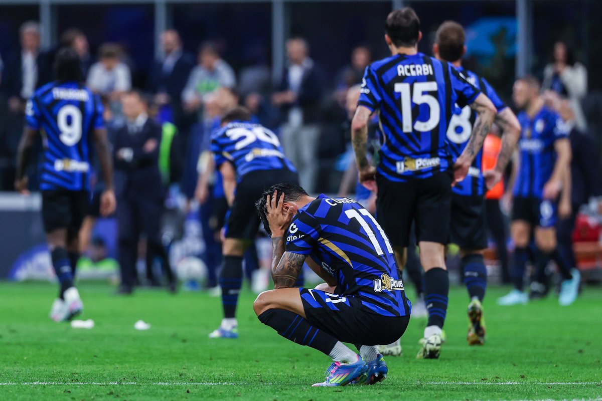 ActuFoot_'s tweet photo. L’Inter Milan devra tout miser la semaine prochaine lors de la finale de la Ligue des Champions pour sauver une saison frustrante sur la scène nationale ! 🖤💙

🥈 Deuxième de Serie A
❌ Défaite en finale de Super Coupe d’Italie face à l’AC Milan
❌ Défaite en demi-finale de Coupe d’Italie face à l’AC Milan

🏆⏳ Finale de Ligue des Champions face au PSG dans une semaine