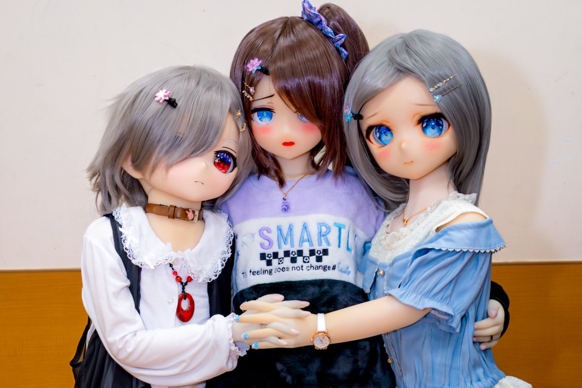 rebecorebecca's tweet photo. 仲良し三人でぎゅっ( ﾉ_•)(´^ᴗ\)(•◡︎•˘ ,)♥
〜〜
#りりひなみーな　#DOF27
(ミーナちゃん嬉しそうだな…) https://t.co/ecNrUNLM4V
