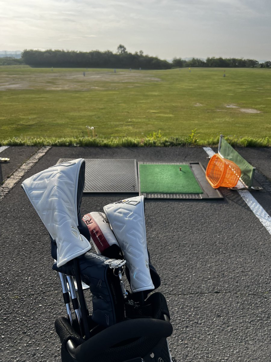 一週間ぶりにクラブを振りましたが、まったく当たらない。😱
今日のラウンド大丈夫か？

あっ､いつも通りか😁
力を抜いて出発GO🚗