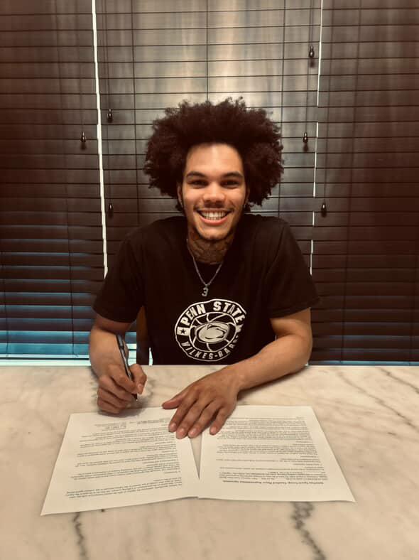 Coachhammett's tweet image. Officially A Pro!

Today My Senior Guard Signed With A Sports Agency &amp;amp; Will Start His Pro Journey Overseas. 

Today Was His First Steps Of His Dream Coming True.

He Is My 23rd Pro Of My Coaching Career.

Congrats &amp;amp; Good Luck In Your Pro Journey I&apos;m Proud Of You! @ChrisKillings1