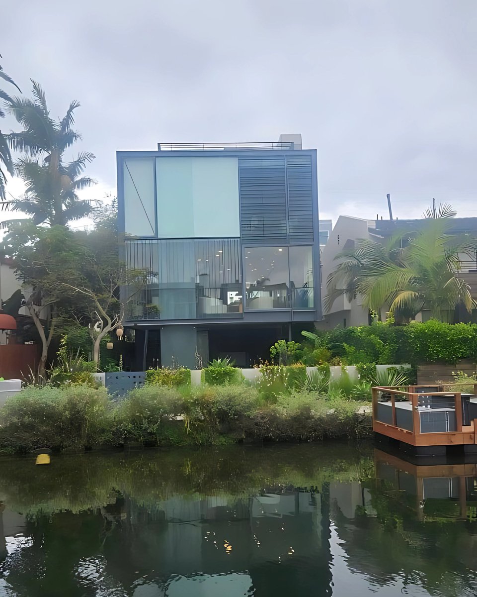 mrmunifali1's tweet image. Peace. Presence. Power.

The MPOWR Walk through the Venice Canals was a reminder: reflection fuels the next move.

#MrMunifAli #VeniceCanals #MPOWRWalk #LeadershipLifestyle #MindsetMatters