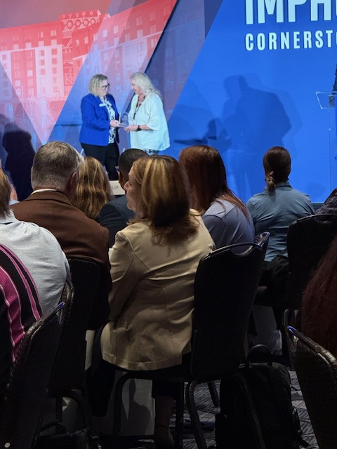 Fedcomp_Inc's tweet photo. FC client, Sharon Hearnsberger of Combined FCU was an Award Winner and was presented her Award by the Cornerstone CUL. The FedComp TV giveaway winner was Sandy Becker of Arkansas Teachers FCU! https://t.co/sk5bthbcNb