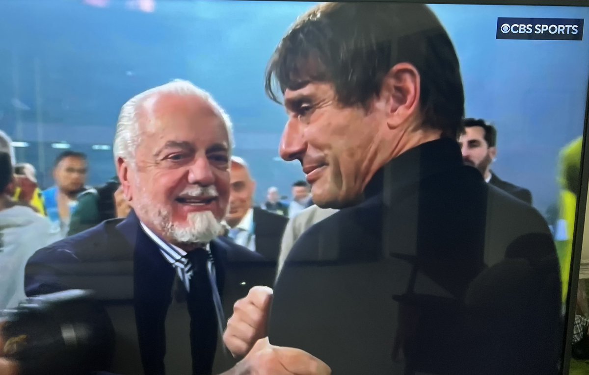 هذه الصورة تقول أشياء كثيره للغايه.
#الدوري_الإيطالي 
#نابولي