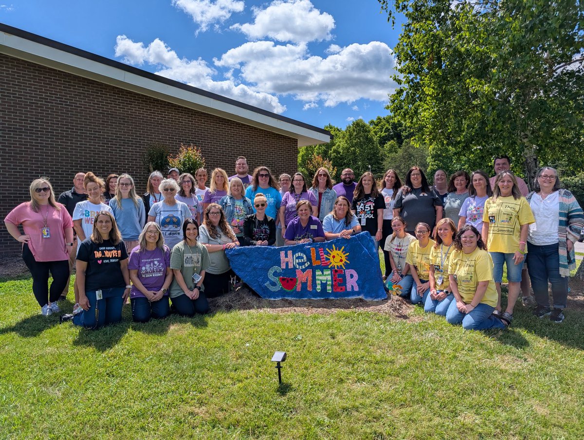 The Dream Team
Happy Summer WCES
💜💛