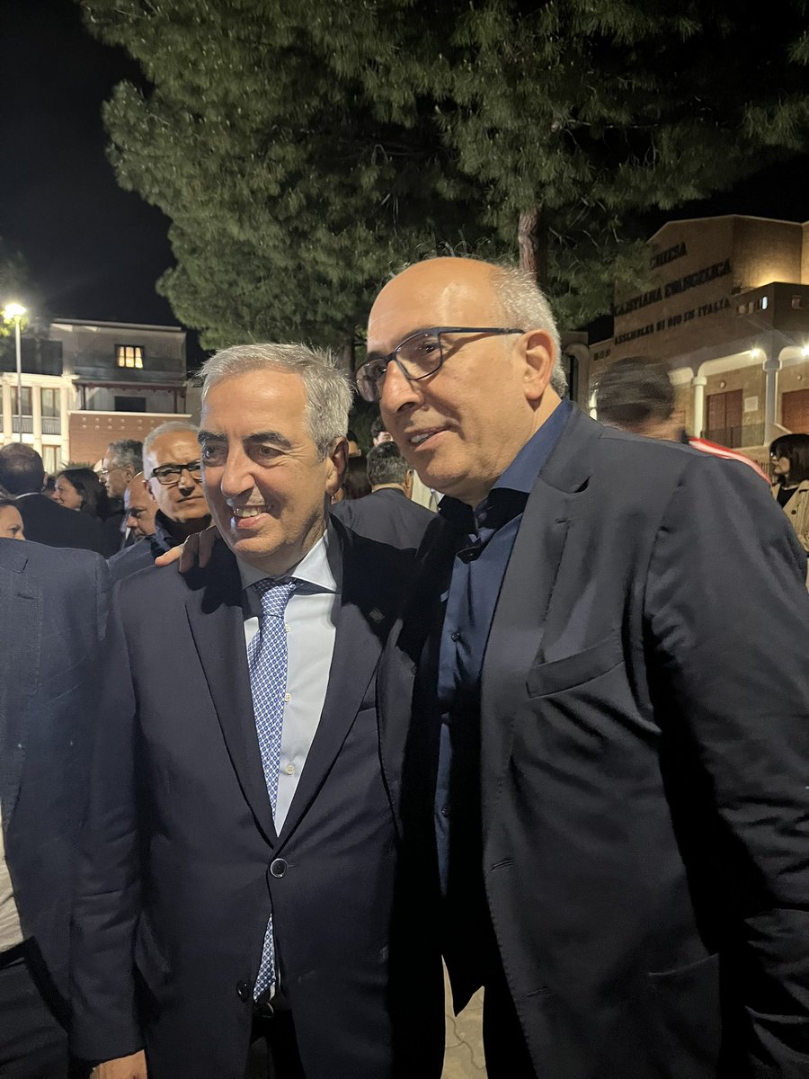 gasparripdl's tweet photo. Grazie a #Massafra per la calorosa accoglienza e auguri ad Emanuele Fisicaro candidato sindaco del centrodestra che oggi, insieme ai candidati di @forza_italia chiude questa campagna elettorale. https://t.co/2ULbsYS0tO