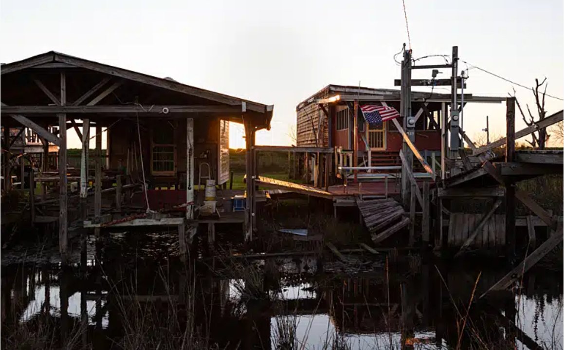 New guidance from <a href="/climatevisuals/">Climate Visuals</a> offers clear principles for ethical, accurate photography of #ClimateMigration.

No more clichés. No more dehumanizing imagery. We need nuance, context and respect.

📷 climatevisuals.org/climate-migrat…

#VisualStorytelling #MediaEthics