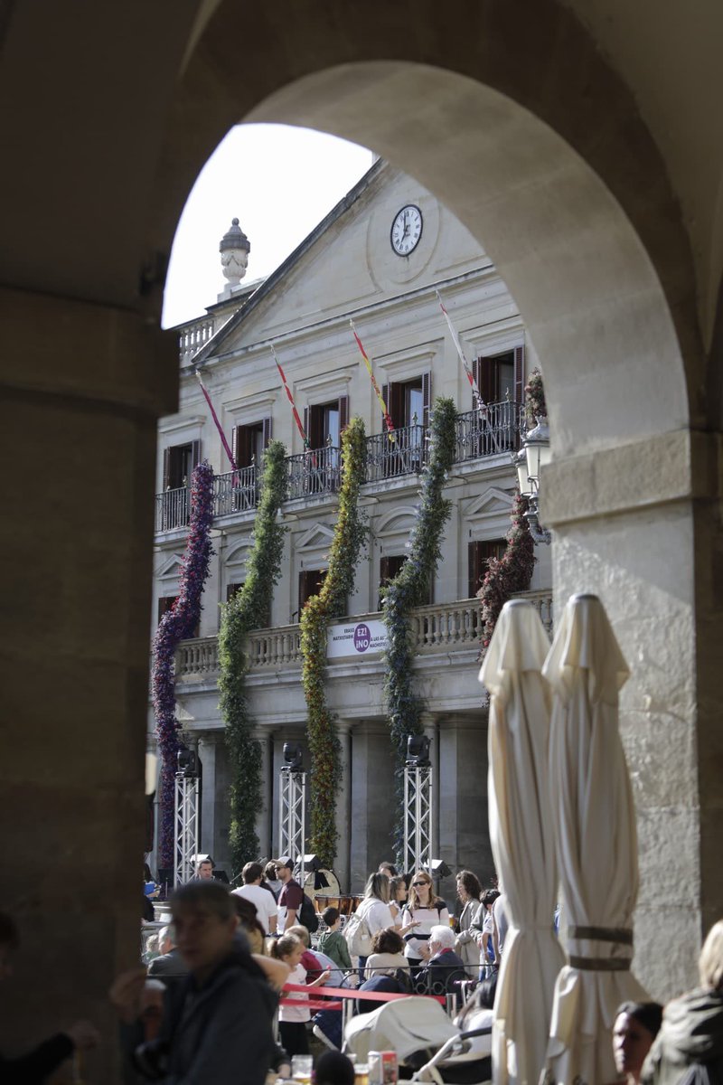 Hoy hemos inaugurado 𝐕𝐢𝐭𝐨𝐫𝐢𝐚-𝐆𝐚𝐬𝐭𝐞𝐢𝐳: 𝐂𝐢𝐭𝐲 𝐨𝐟 𝐅𝐥𝐨𝐰𝐞𝐫𝐬 𝟐𝟎𝟐𝟓 🌷🌻

Mila esker etorri zareten guztioi eta Loreen Jaialdia posible egin duzuenoi 👏😍

Puedes consultar toda la programación de este fin de semana en 👉🏻 vitoria-gasteiz.org/wb021/was/cont…