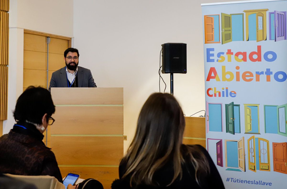 El Ministerio del Medio Ambiente ha sido reconocido por su liderazgo en el PIPE, el primer Plan de Implementación Participativa del Acuerdo de Escazú en el país.

Como Subsecretario, recibí este reconocimiento a nombre del Ministerio, parte del VI Plan de Gobierno Abierto.