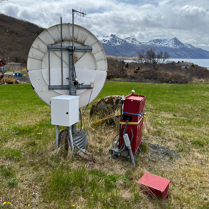 It's #FieldworkFriday! Can you find the station hut for CHN on the windy slopes of Chernabura Island 💨 in the first image? Our team did! Then they popped over to Old Harbor on Kodiak Island, where S19K is generously hosted by private landowners. Our field team is wrapping up