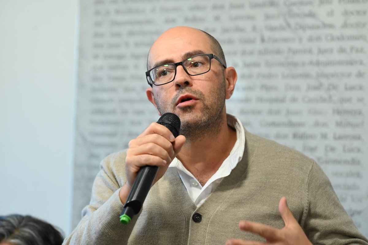 🗣️ Danza: "Queremos que ASSE sea autosuficiente, que los problemas de salud se puedan resolver dentro de ASSE y, recién si no es posible, recurrimos al privado o a otra región y, eventualmente, a la capital, pero estamos seguros de que estos equipazos van a estar a la altura".
