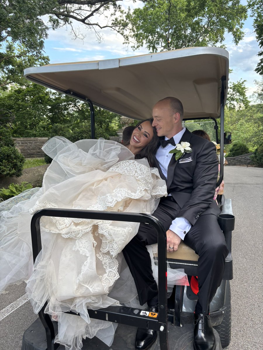 Mrs. Pate in the house! 👰🏻‍♀️💍 

ova here lookin like a loofah 🫧