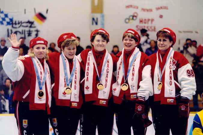 When people speak about the Sandra Schmirler curling team, the words sisters, best friends, and soul mates are often invoked. This is unusual language in a sport that is so competitive, but the Schmirler team was far from average.

This is their story 🧵

#HoFWeekly