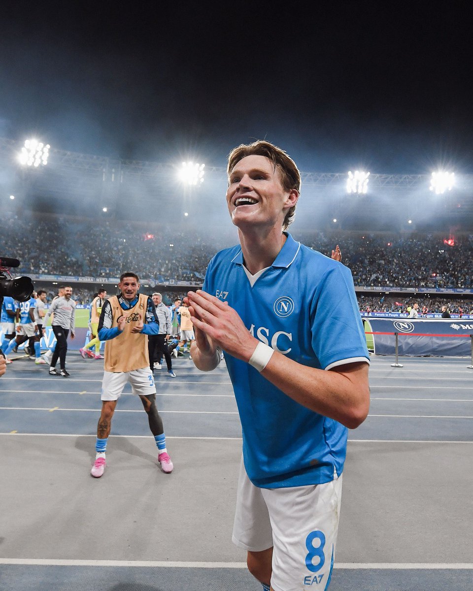 Scott McTominay’s game by numbers vs. Cagliari:

93% pass accuracy 
75% aerials won
61 total touches 
6 passes into the final third 
5 ball recoveries 
3 chances created 
2 shots 
1 goal 

Scored an unbelievable goal, was named Serie A MVP &amp; won the title. Some night. 

🙌🙌🙌